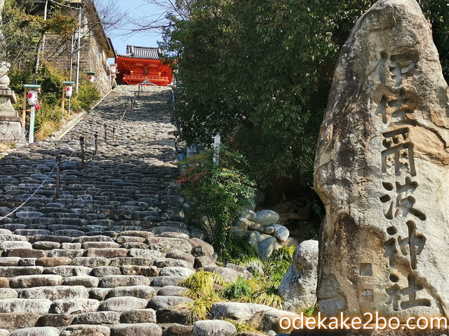 伊佐爾波神社の石段の階段