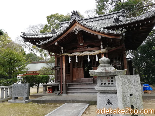湯神社は道後温泉本館のすぐ近くの守り神